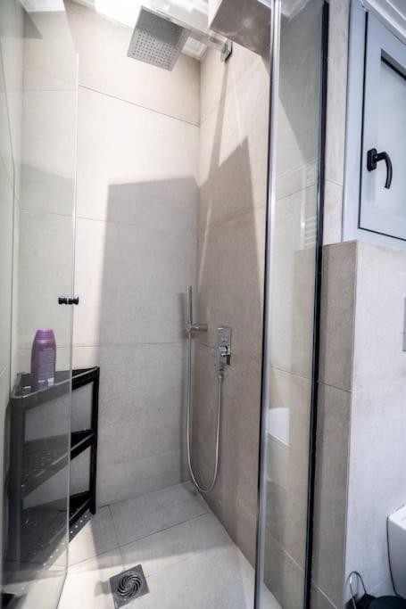 Cozy For 4 Persons Apartment Piraeus