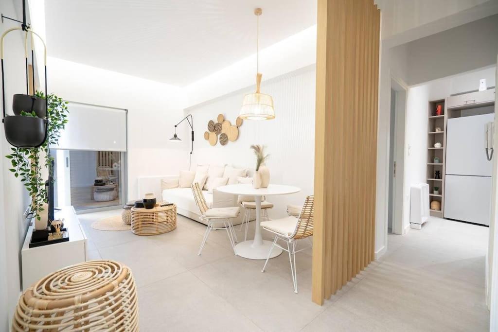 Cozy For 4 Persons Apartment Piraeus
